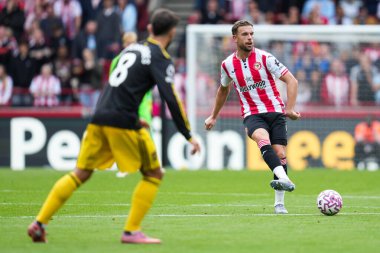 Brentford 'dan Jordan Henderson, 27 Eylül 2025' te İngiltere 'deki Gtech Community Stadyumu' nda oynanan Premier League maçında Brentford-Manchester United maçında öne geçti. 