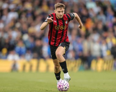 Bournemouth 'dan David Brooks, 27 Eylül 2025' te İngiltere 'nin Leeds Road kentinde oynanan Premier League maçında Leeds United ve Bournemouth maçında topa vurdu.