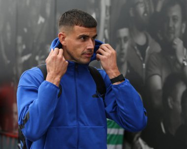 Karl Darlow of Leeds United  arrives ahead of  the Premier League match Leeds United vs Bournemouth at Elland Road, Leeds, United Kingdom, 27th September 2025