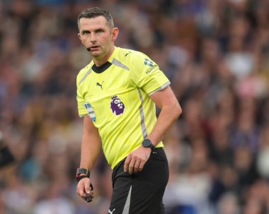 Referee Michael Oliver during the Premier League match Leeds United vs Bournemouth at Elland Road, Leeds, United Kingdom, 27th September 2025