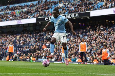 Manchester City 'den Jeremy Doku Premier League maçında Manchester City ile Burnley arasında 27 Eylül 2025' te Etihad Stadyumu 'nda oynanan maçta topla birlikte. 