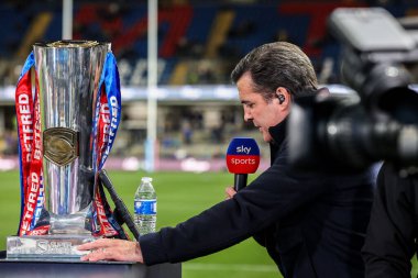 Brian Carney, 27 Eylül 2025 'te Headingley Stadyumu, Leeds, İngiltere' de oynanan Betfred Süper Lig eleme maçı sırasında Sky Sports 'ta konuşma yapacak.