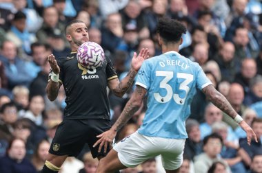 Burnley 'den Kyle Walker Premier Lig karşılaşmasında topu kontrol ediyor Manchester City - Burnley Etihad Stadyumu, Manchester, İngiltere, 27 Eylül 2025 