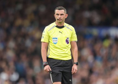Referee Michael Oliver during the Premier League match Leeds United vs Bournemouth at Elland Road, Leeds, United Kingdom, 27th September 2025