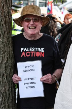 Protestocular ellerinde 