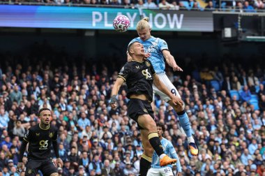Manchester City 'den Erling Haaland 27 Eylül 2025' te Etihad Stadyumu 'nda oynanan Premier League maçında kaleye doğru ilerliyor. 
