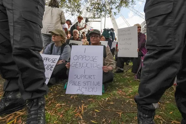 Protestocular ellerinde 