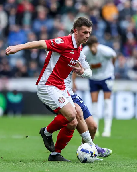 Preston North End takımından Alfie Devine, Bristol City 'den Rob Atkinson' ı 27 Eylül 2025 'te Bristol City' de oynanan karşılaşmada yendi. 