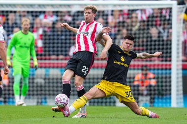 Brentford 'dan Nathan Collins ve Manchester United' dan Benjamin Seiko Premier League maçında Brentford Manchester United 'a karşı Gtech Community Stadyumu, Londra, 27 Eylül 2025 