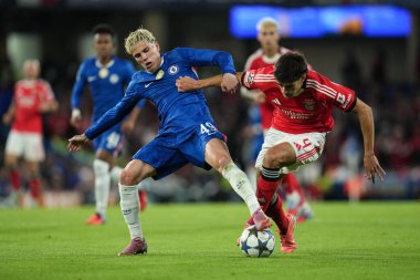 Chelsea 'den Alejandro Garnacho ve Benfica' dan Antonio Silva UEFA Şampiyonlar Ligi karşılaşmasında Chelsea-Benfica Stamford Bridge, Londra, İngiltere, 30 Eylül 2025
