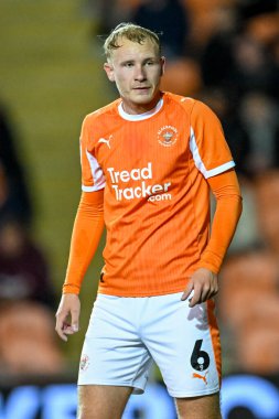 Blackpool takımından Jordan Brown, Blackpool - Luton Town maçında 30 Eylül 2025 'te Bloomfield Road, Blackpool' da karşılaştı.