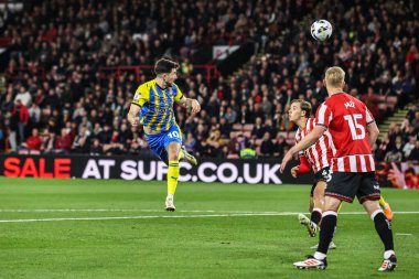 Southampton 'dan Finn Azaz 30 Eylül 2025' te Sheffield United ile Southampton arasında oynanan Gökyüzü İddia Şampiyonası maçında kaleye doğru ilerliyor.
