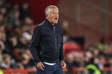 Sheffield United 'ın menajeri Chris Wilder 30 Eylül 2025' te Sheffield Lane, İngiltere 'de Sheffield United ve Southampton arasındaki Sky Bet Şampiyonası maçında takım talimatlarını veriyor.