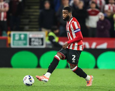 Sheffield United takımından Japhet Tanganga, 30 Eylül 2025 'te Bramall Lane, Sheffield, İngiltere' de Sheffield United ile Southampton arasındaki Gökyüzü İddia Şampiyonası maçında pas attı.