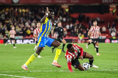 Sheffield United 'dan Chiedozie Ogbene, Southampton' dan Joshua Quarshie 'den bir meydan okumayla sahaya çıkıyor. Ancak 30 Eylül 2025' te Bramall Lane, İngiltere 'de oynanan Sky Bet Şampiyonası maçında faul yapılmadı.