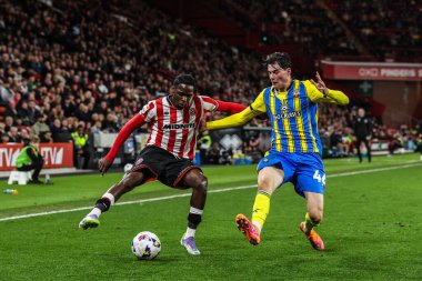 Sheffield United 'dan Femi Seriki ve Southampton' dan Jay Robinson 30 Eylül 2025 'te Bramall Lane, Sheffield, Birleşik Krallık' ta oynanan Sky Bet Şampiyonası maçında top için savaştılar.