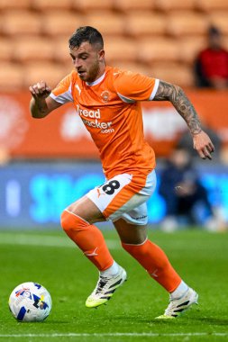 Blackpool takımından Dale Taylor, Blackpool - Luton Town maçında 30 Eylül 2025 'te Bloomfield Road, Blackpool' da karşılaştı.