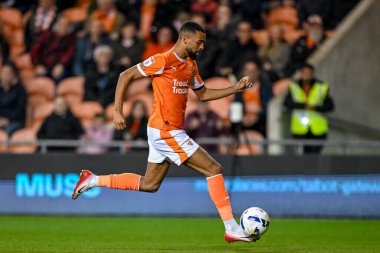 Blackpool 'dan CJ Hamilton, Blackpool' un 30 Eylül 2025 tarihinde Bloomfield Road, Blackpool 'da oynanan Blackpool-Luton Town maçında Blackpool' un ikinci golünü atmak için koşuyor (20-0).