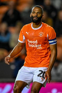 Blackpool takımından Michael Ihiekwe, Blackpool-Luton Town maçında 30 Eylül 2025 'te Bloomfield Road, Blackpool' da karşılaştı.