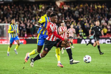 Sheffield United 'dan Chiedozie Ogbene, Southampton' dan Joshua Quarshie 'den bir meydan okumayla sahaya çıkıyor. Ancak 30 Eylül 2025' te Bramall Lane, İngiltere 'de oynanan Sky Bet Şampiyonası maçında faul yapılmadı.