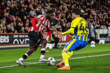 Sheffield United 'dan Femi Seriki ve Southampton' dan Jay Robinson 30 Eylül 2025 'te Bramall Lane, Sheffield, Birleşik Krallık' ta oynanan Sky Bet Şampiyonası maçında top için savaştılar.