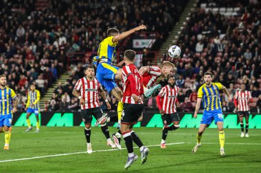 Southampton 'dan Ross Stewart golü atıyor ancak Sheffield United' dan Michael Cooper 30 Eylül 2025 'te Bramall Lane, Sheffield, İngiltere' de oynanan 