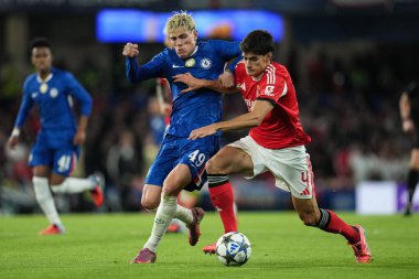 Chelsea 'den Alejandro Garnacho ve Benfica' dan Antonio Silva UEFA Şampiyonlar Ligi karşılaşmasında Chelsea-Benfica Stamford Bridge, Londra, İngiltere, 30 Eylül 2025
