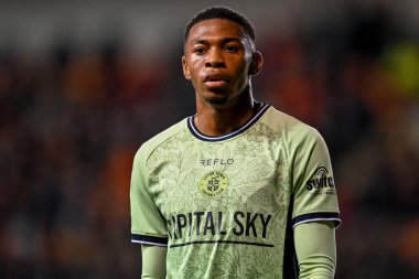 Luton Town takımından Zack Nelson 30 Eylül 2025 'te Bloomfield Road, Blackpool' da Blackpool-Luton Town maçında 