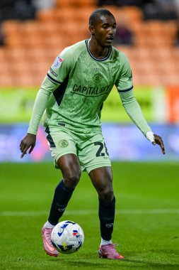 Luton Town 'dan İsa Makosso Gökyüzü İddia Ligi 1 maçında Blackpool Luton Town' a karşı Bloomfield Road, Blackpool, Birleşik Krallık, 30 Eylül 2025