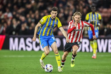 Southampton 'dan Finn Azaz, 30 Eylül 2025' te Sheffield United ile Southampton arasında oynanan Gökyüzü İddia Şampiyonası maçında topu aldı.