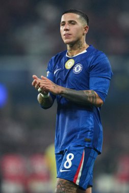 Chelsea 'den Enzo Fernnndez UEFA Şampiyonlar Ligi karşılaşmasında 30 Eylül 2025' te Stamford Bridge, Londra 'da Chelsea ve Benfica' ya karşı.
