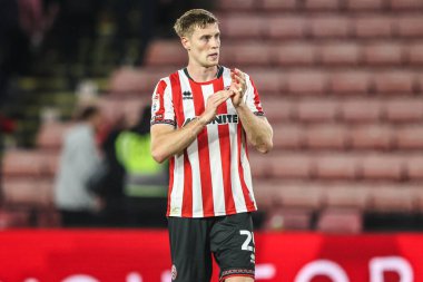 Sheffield United takımından Mark McGuinness, 30 Eylül 2025 'te Bramall Lane, Sheffield, İngiltere' de oynanan Sky Bet Şampiyonası maçından sonra taraftarları alkışlıyor.