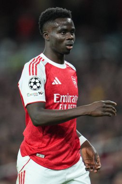 Arsenal 'den Bukayo Saka, UEFA Şampiyonlar Ligi karşılaşmasında Arsenal, Olympiakos FC' ye karşı Emirates Stadyumu, Londra, 1 Ekim 2025 