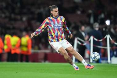 Arsenal 'den Riccardo Calafiori UEFA Şampiyonlar Ligi karşılaşması öncesinde Arsenal, Olympiakos FC' ye karşı Emirates Stadyumu, Londra, 1 Ekim 2025 