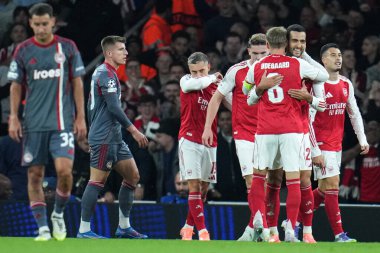 Arsenal, 1 Ekim 2025 tarihinde Birleşik Krallık 'taki Emirates Stadyumu' nda oynanan UEFA Şampiyonlar Ligi karşılaşmasında açılış golünü kutladı. 