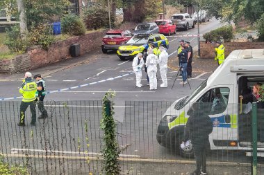 Manchester Sinagogu, Manchester Sinagogu 'nda 2 Ekim 2025' te gerçekleşen saldırı sırasında polis olay yerinde. 