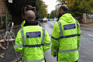 Manchester Polisi Adli Tıp Müfettişleri Manchester sinagog terör saldırısının 2. gününde 3 Ekim 2025 'te Heaton Park Shul, Manchester' a geldiler. 