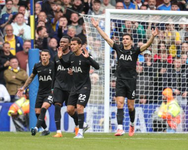 Tottenham Hotspur oyuncuları, Leeds United ile Tottenham Hotspur arasında oynanan Premier Lig maçında tepki verdiler. 