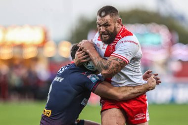 Hull KR 'dan Jared Waerea-Hargreaves, Betfred Süper Lig Yarı Finali 2 karşılaşmasında St. Helens' den Alex Walmsley tarafından oynanan Sewell Group Craven Park, Kingston üzerine Hull, İngiltere, 3 Ekim 2025 karşılaşmasında yenildi.