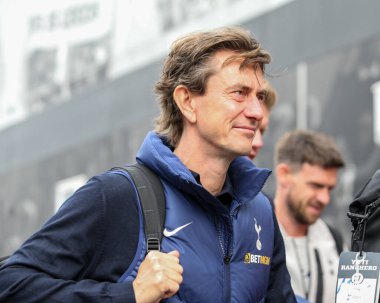 Thomas Frank 'in Tottenham Hotspur teknik direktörü, Leeds United' ın Tottenham Hotspur 'a karşı oynadığı Premier Lig maçının başkanı geldi. 