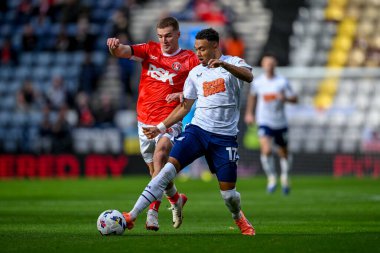 Charlton Athletic takımından Amari Bell, 4 Ekim 2025 'te İngiltere' nin Deepdale kentinde oynanan Sky Bet Şampiyonası karşılaşmasında Charlton Athletic takımından James Bree 'nin ayak diretti. 