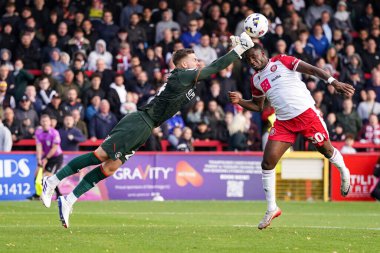 4 Ekim 2025 'te İngiltere' nin Stevenage Stadyumu 'nda Stevenage ile Luton Town arasında oynanan Sky Bet Ligi 1 maçı sırasında