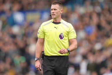 Hakem Thomas Bramall Premier Lig karşılaşmasında Leeds United Tottenham Hotspur 'a karşı Elland Road, Leeds, İngiltere, 4 Ekim 2025 