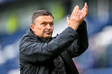 Preston North End teknik direktörü Paul Heckingbottom, 4 Ekim 2025 'te Deepdale, Preston, İngiltere' de Preston North End - Charlton Athletic maçında ev sahiplerini alkışlıyor. 