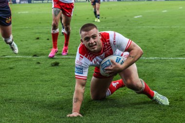 Hull KR 'dan Mikey Lewis, 3 Ekim 2025' te İngiltere 'nin Hull kenti Kingston' da oynanan Sewell Group Craven Park 'ta oynanan Betfred Süper Lig yarı final maçında 6-0' lık galibiyetini kutluyor.