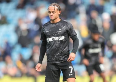 Tottenham Hotspur 'dan Xavi Simons Premier League maçında Leeds United Tottenham Hotspur' a karşı 4 Ekim 2025 'te oynanan Elland Road, Leeds, İngiltere maçında ısınma turunda 