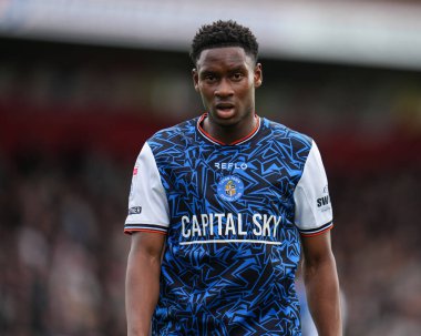 4 Ekim 2025 'te İngiltere' nin Stevenage Stadyumu 'nda Stevenage ile Luton Town arasında oynanan Sky Bet Ligi 1 maçı sırasında