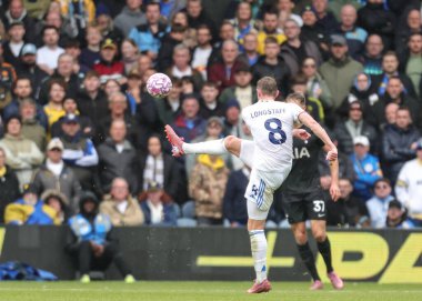 Leeds United takımından Sean Longstaff, Leeds United 'ın Tottenham Hotspur' a karşı oynadığı Premier League maçında 4 Ekim 2025 'te gol attı. 