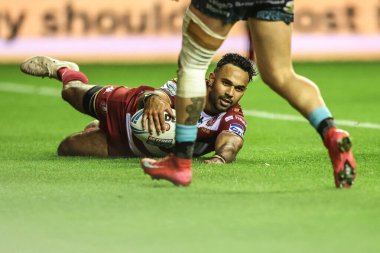 Wigan Warriors 'dan Bevan French, 3 Ekim 2025' te İngiltere 'nin Wigan şehrindeki The Brick Community Stadyumu' nda Wigan Warriors 'a karşı oynadığı Süper Lig Yarı Final maçında bir deneme için sahaya çıkıyor.