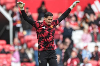 Manchester United takımından Altay Bayndr Premier League maçında Manchester United ile Sunderland maçında maç öncesi ısınma oturumunda Old Trafford, Manchester, İngiltere, 4 Ekim 2025  